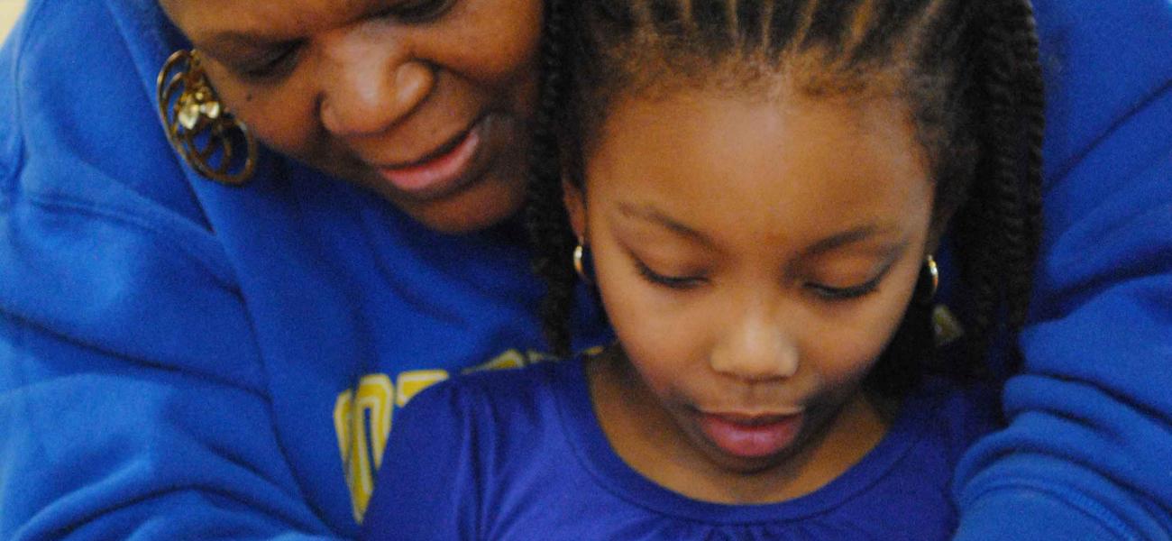 Jenkins and student during the Jubilee Arts clay class. Photo by Aletheia Shin.