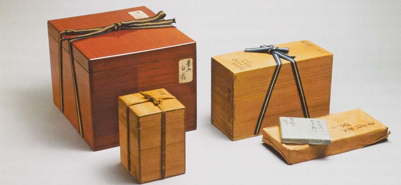 The lacquered outer box, the tea caddy box, the shifuku outer box, and the paper covers for tea caddy and shifuku boxes.