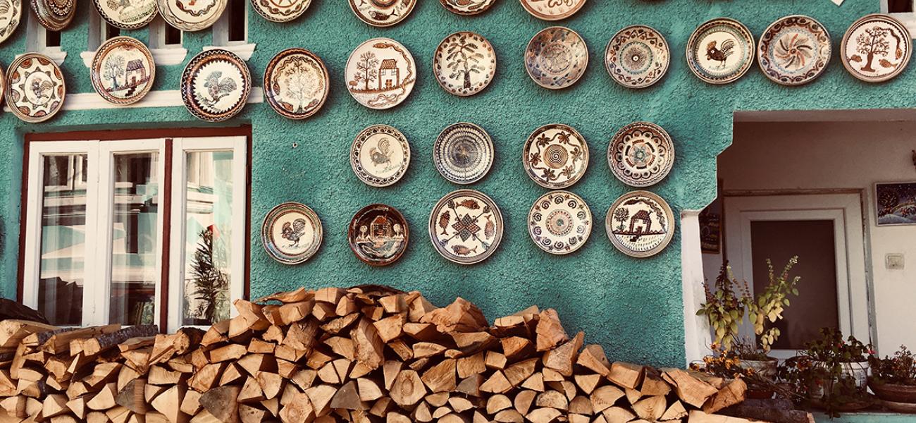Woodpile and plates outside a potter’s home in Olari, Romania. Plates displayed on the outside of a home signify a pottery. All photos by Paula Marian, 2017.