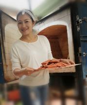 Wanphet unloads a kiln at her home workshop, 2018.